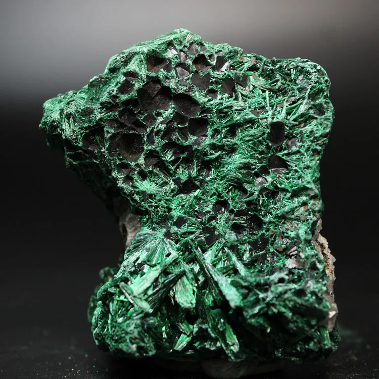 халит руда. титан-циркониевых минералов. уранинит радиоактивный минерал. тетраэдрит руда. минеральные руды.