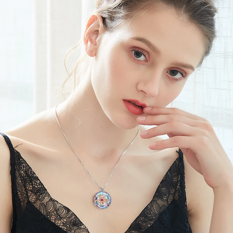 Ожерелье CDE в виде танцующей розы для женщин украшенное кристаллом от Swarovski
