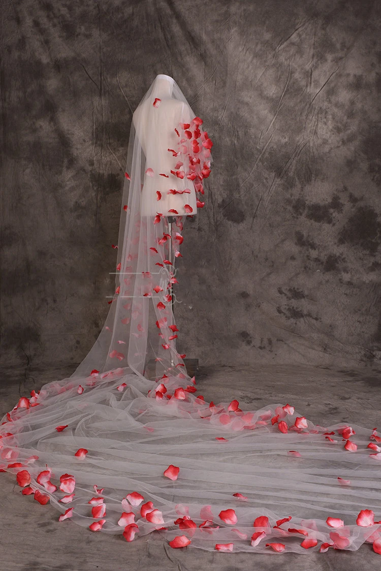 5 Meter Tulle Long Bridal Veil with Red Rose Petals Beautiful Wedding Accessories for Bridal velos de novia Wedding Veil S151 