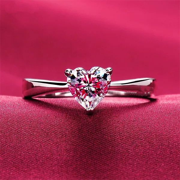 

Test Moissanite Solitaire Love Shape Engagement Ring Lovely Diamond Heart Cut 7*7mm Solid 18K White Gold Ring for Women AU750