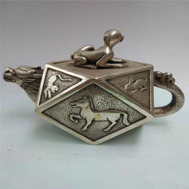 

Antique white copper twelve zodiac hip flask Feng Shui ornaments antique beast crafts ancient pot teapot