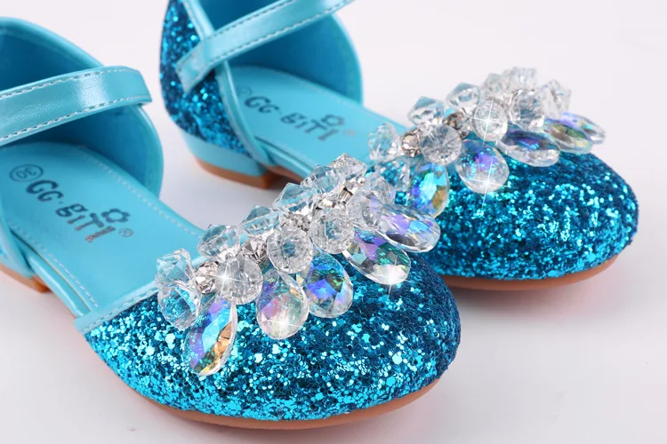 Новинка года; Танцевальная обувь принцессы для девочек; детская обувь с блестками на низком каблуке; обувь с кристаллами; Студенческие сандалии со стразами