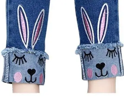 Лидер продаж; качественные детские джинсы для маленьких девочек; весенне-Осенняя детская одежда; детские брюки с вышитым кроликом; синие джинсы с манжетами для девочек; одежда