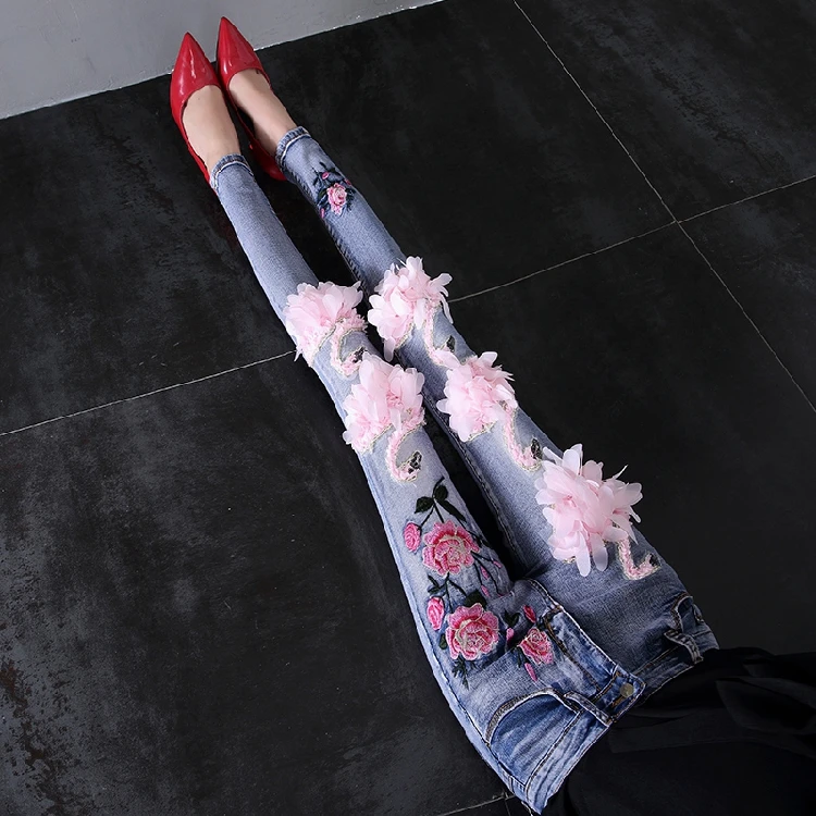 2018 Весна Для женщин новый размеров лебедь цветок вышитые длинные синие джинсы для девочек рваные джинсовые узкие брюки Мотобрюки