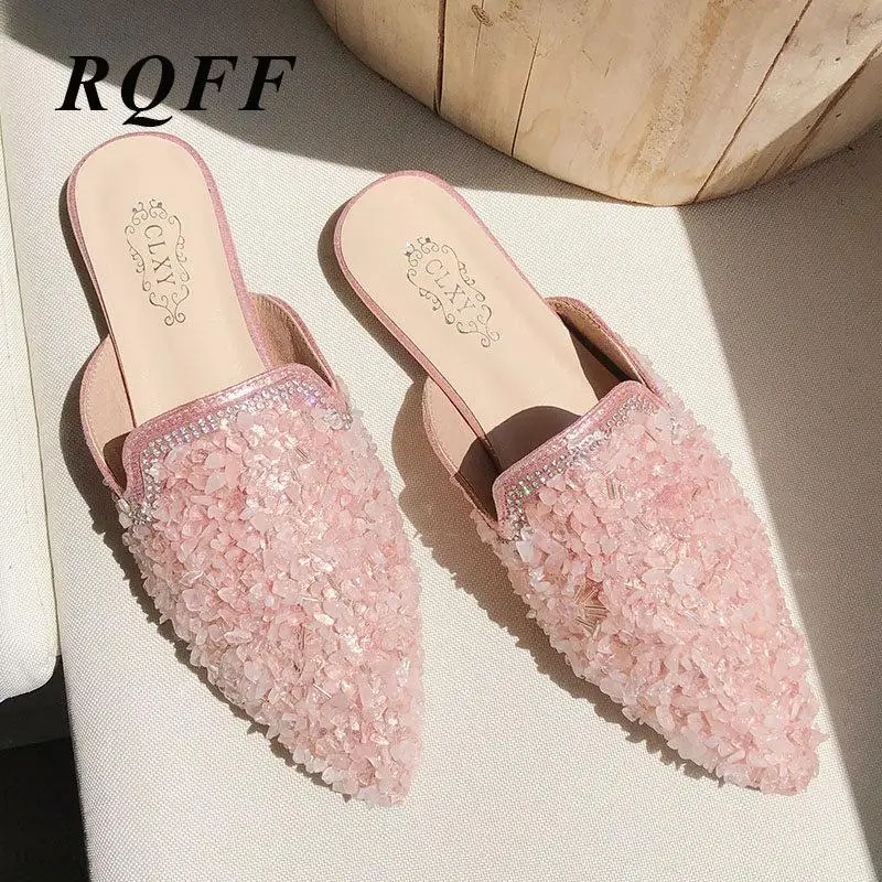 

RQFF Ladies Summer Slippers Crystal Closed Toe Outside Women Flat Mule Shoes 2019 Fashion Sandals Women Black Silver Pink Shoes