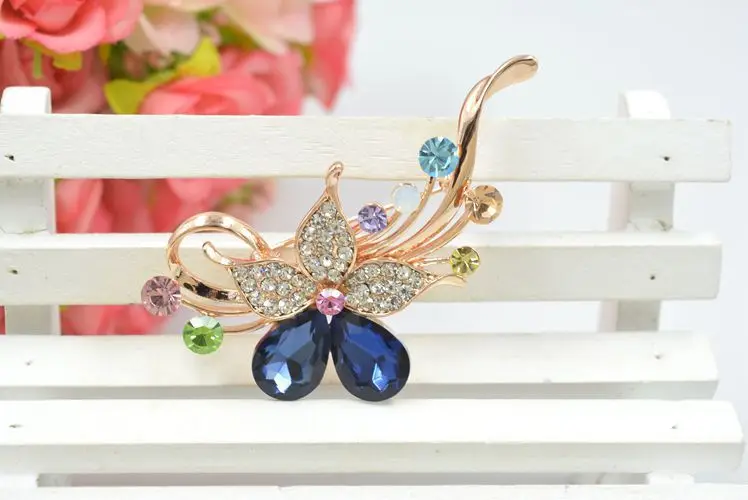 Модная женская брошь Высококачественная Пряжка для шаль Кристалл от Swarovski форма
