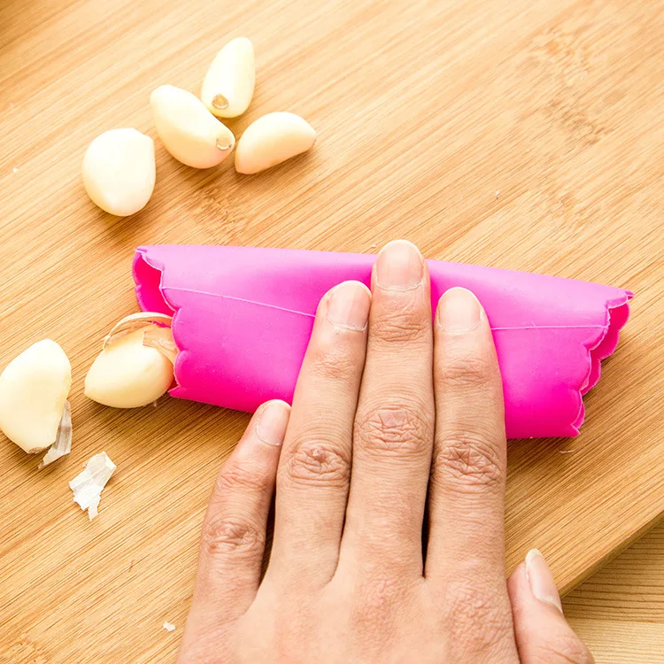 

1pcs Magic Silicone Garlic Peeler Peel Easy Kitchen Tool Random Color Kitchen Tools Garlic Peeling Multifunction Anti-scald