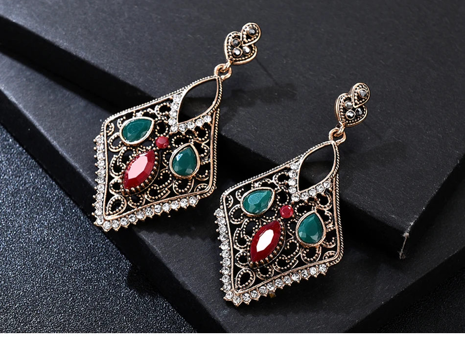 Vintage-geometric-drop-earrings_03