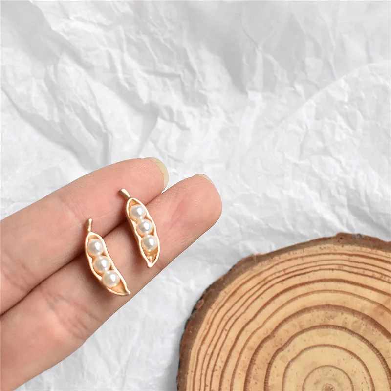 

Minimalism New Pearl Pea Stud Earrings Exquisite Funny Small and Versatile Alloy Earring for Women Girl Jewelry for Party Favor