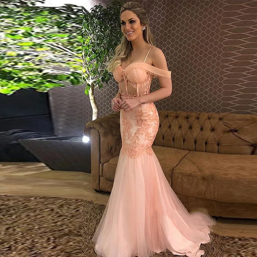 

2019 Pretty Peach Pink Mermaid Lace Evening Gowns 2019 See Thru Sexy Long Prom Gowns Off Shoulder Robe De soiree