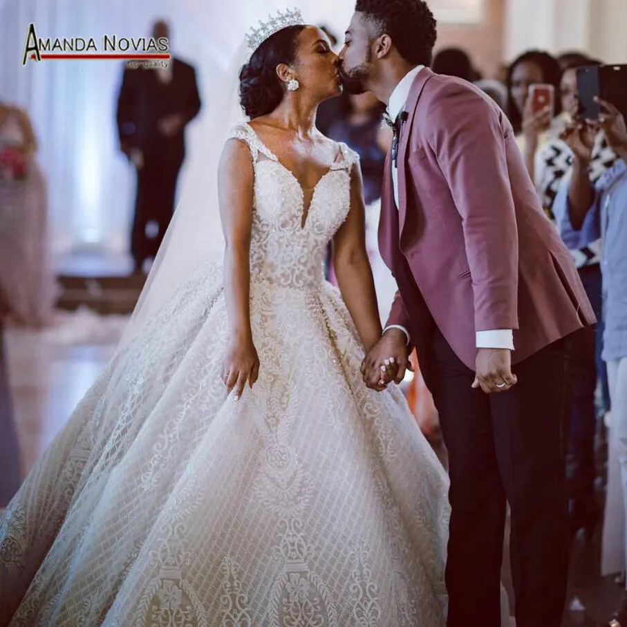 

2019 Straps full lace wedding dress with luxury long train