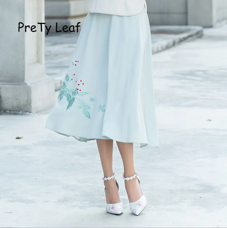 

2019 spring and summer embroidered skirt