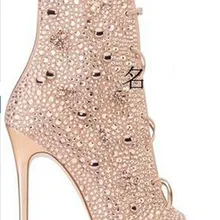 Blingbling открытым носком Кружево-со стразами короткие гладиаторы Сапоги и ботинки для девочек топ Одежда высшего качества стилет высокий тонкий каблук Босоножки с вырезами