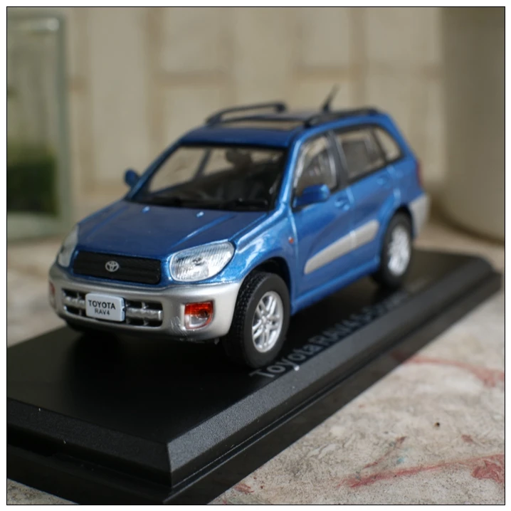 

1:43 Advanced alloy car models,high simulation Toyota RAV 45-doors (2001),children's toy Box gift model,free shipping
