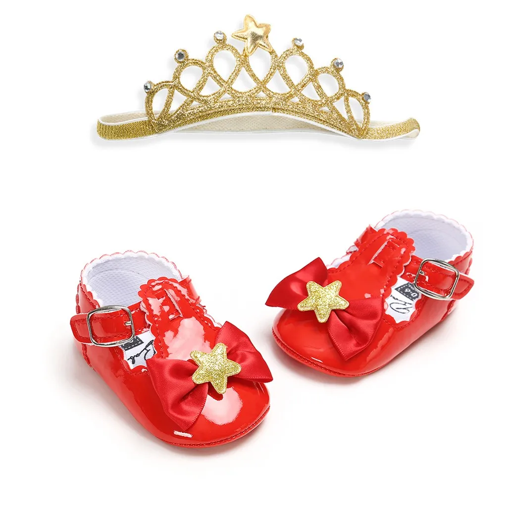 Стиль подходящее для детей обоих полов на детей, с рисунками звездочек, детская обувь с Корона Головные уборы; Милая однотонная детская обувь кожаная удобная детская обувь Pantufa infantil