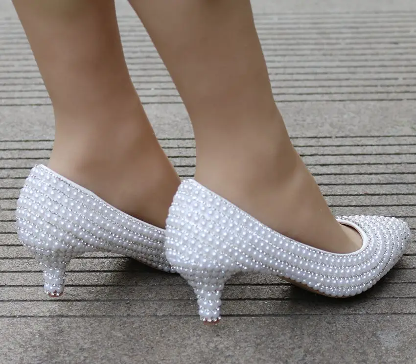 Женские туфли-лодочки с украшением в виде кристаллов; свадебные туфли; Весенняя Свадебная обувь на высоком каблуке с закрытым носком; модельные женские туфли на тонком каблуке с острым носком