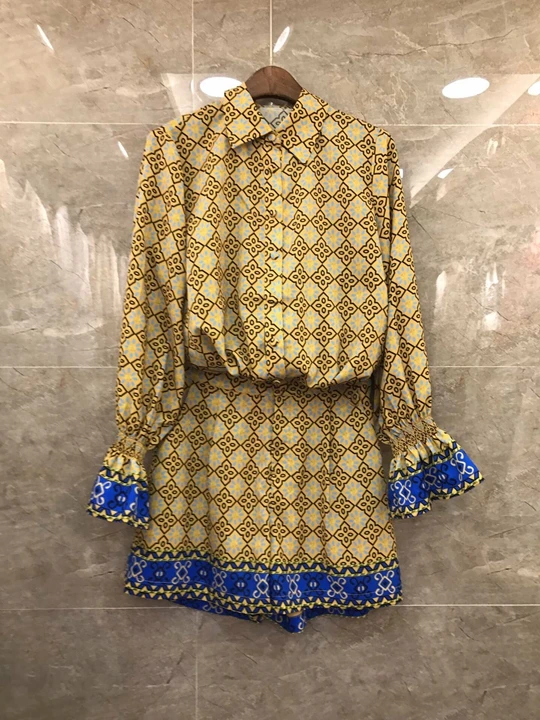 

2019 Early autumn new women's dress turndown leader's mouth Print Long Sleeve Jacket + shorts print suit 723