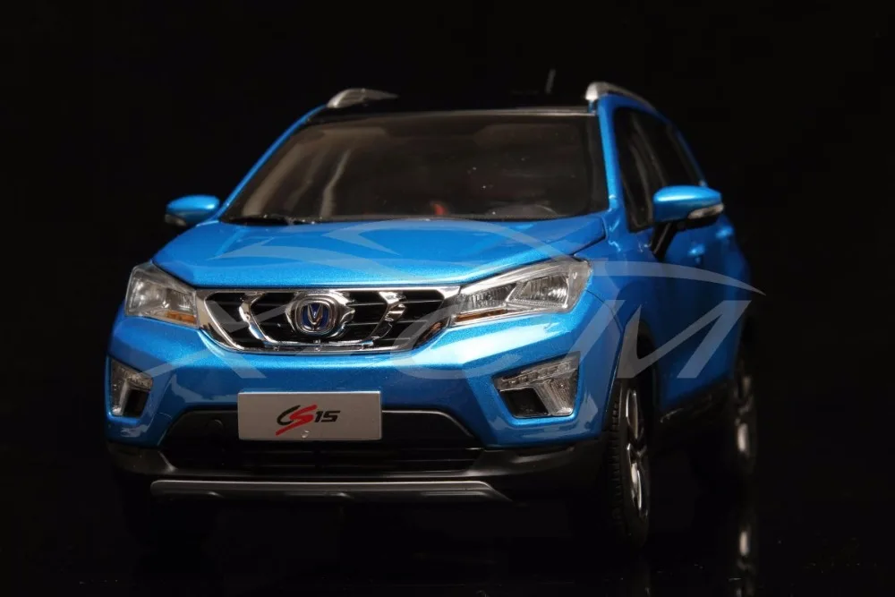 Литая модель автомобиля Changan CS15 SUV 1:18(синий)+ маленький подарок