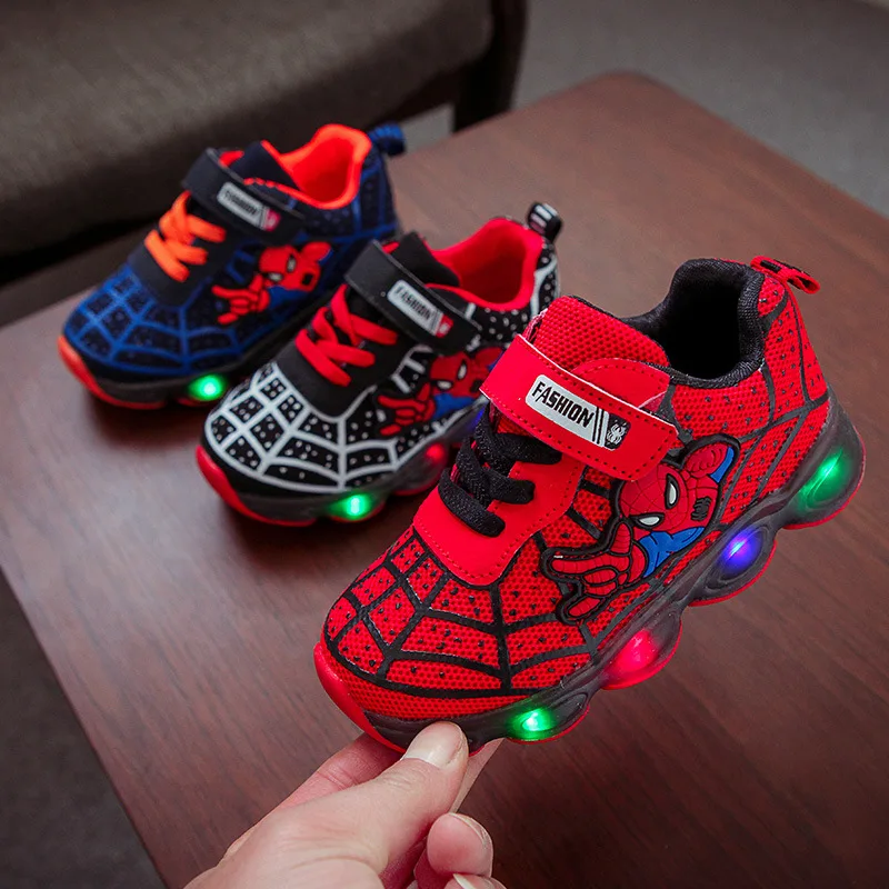 Светящиеся кроссовки для мальчиков и девочек с изображением Человека-паука; детская спортивная обувь с подсветкой; коллекция года; весенняя обувь для бега; детская обувь для малышей