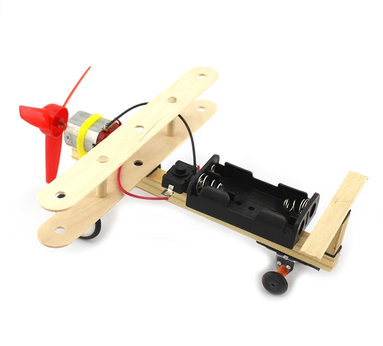 

Aeroplane Students Make DIY Air Science Experiments