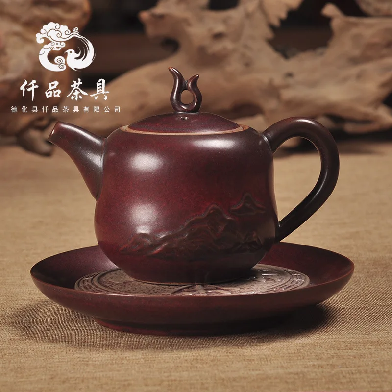 

christmas Ancient pottery. Retro iron. Red. Crystalline glaze. Creative Qingfeng relief pot