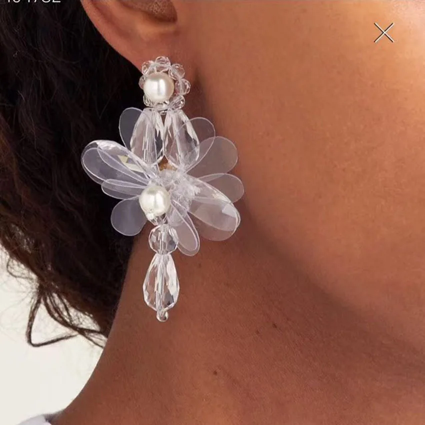 

Korean version of the same paragraph with transparent acrylic long section wild earrings dance party bride stud earrings 956