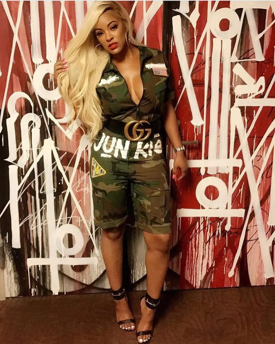 

VAZN 2018 New Fashion High Quality Women Camouflage Playsuits Letter Thick Short Sleeve Zipper Loose Women Romper LS6078
