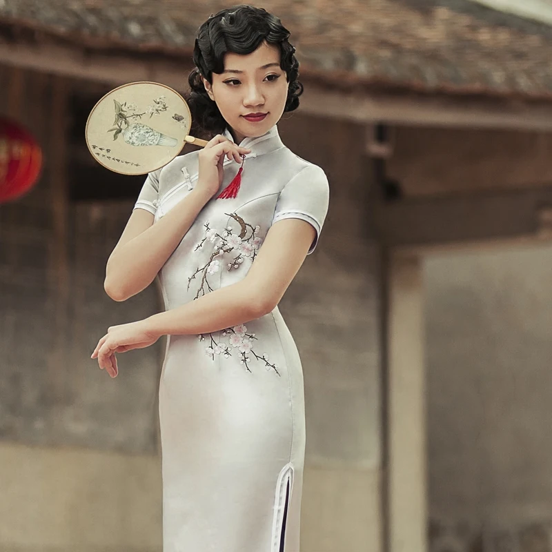 

Women Slim Embroidery Flower Cheongsam Elegant Full Length Bodycon Celebrity Banquet Dress Sexy Chinese Female Wedding Qipao
