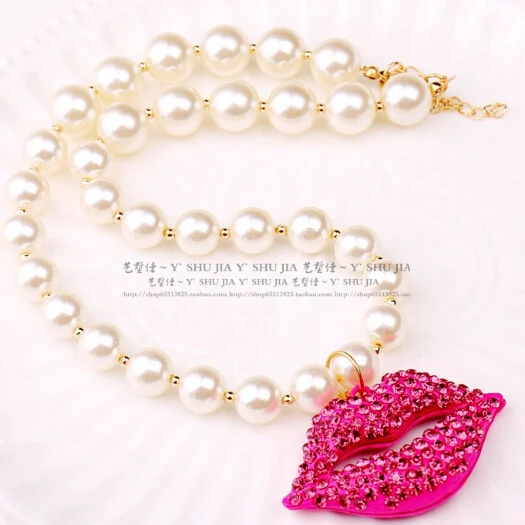 

Trendy Bling Bling Sexy Red Lip Pendant Pearl Chain Choker Necklace for Women Dress Accessories