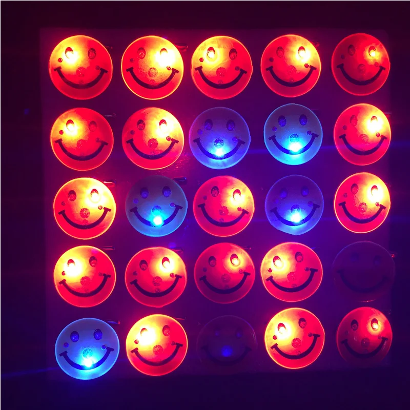 25 Pz/Lotto Gafas Led Party Led Smiley Badge Yellow Smile Lampeggiante Light Up Spilla Giocattoli Glow Disco Ktv Party Natale Halloween