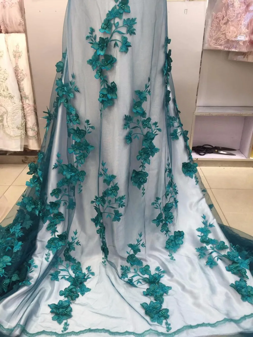 

High quality heavy embroidered tulle lace with Green florals,Latest design beaded embroidered tulle fabric with 3D flower