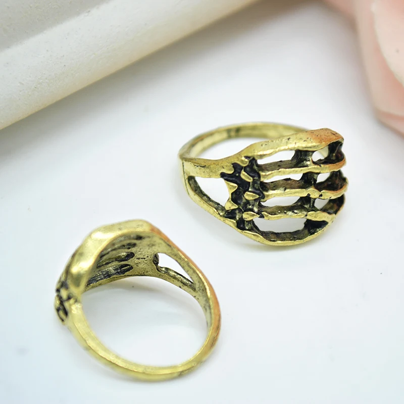 

Retro Vintage Skeleton Claw Hand Bone Punk Rock Gothic Style Ring Women Fashion Accessories 8RD122