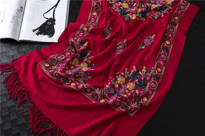 Элегантный кашемировый шарф с цветочной вышивкой для женщин, новинка, модные плотные теплые зимние шарфы с кисточками, шали высокого качества