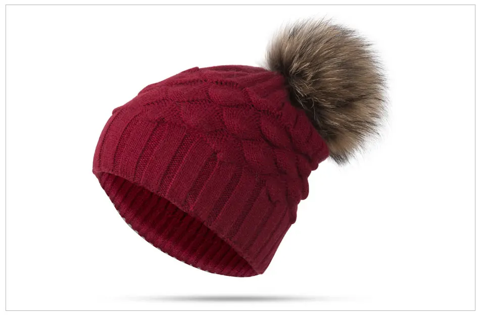bonnet avec pompon en fourrure pour l'hiver
