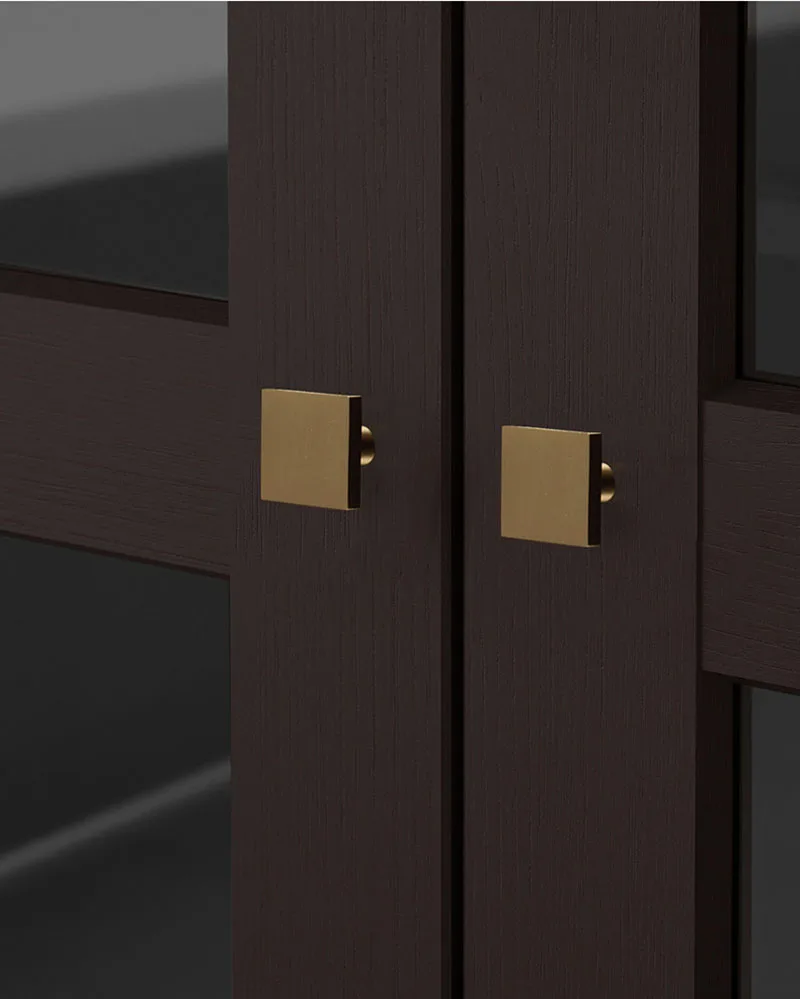 brass handle 204