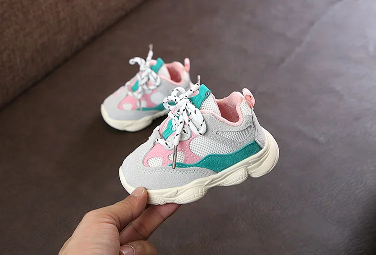 Осень 2018 г. для маленьких девочек обувь для маленького мальчика младенческой повседневное кроссовки мягкая подошва удобные шить цвет