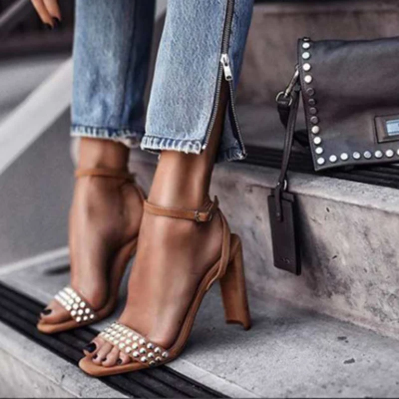 

Plus Size 35-42 Summer Fashion Metal Rivet Sandals Open Toe Buckle Ankle Strap Special High Heels Shoes Women Party Dress Shoes