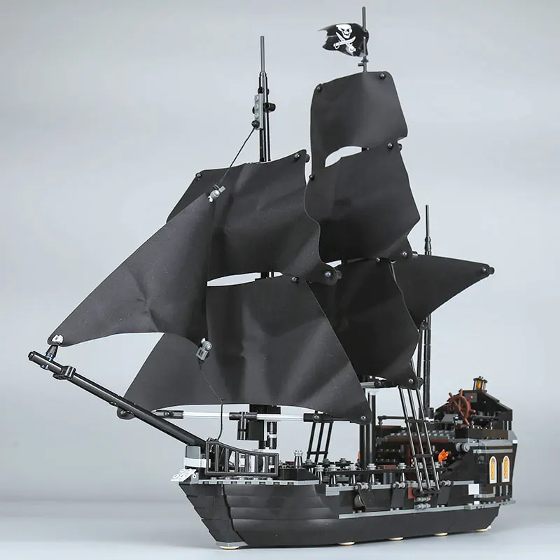 

16006 New 804pcs Pirates of the Caribbean The Black Pearl Ship Model Building Blocks Compatible with 4184 Children Toys Gifts