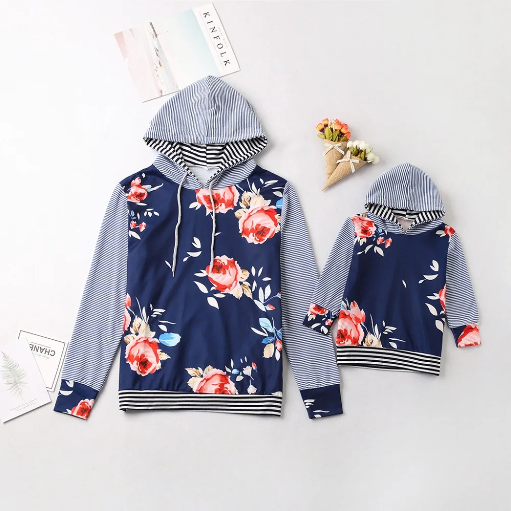 

2018 New Mother and Daughter Hooded Sweatshirts Printed Patchwork Mommy and Me Hoodies Family Clothes Outfits