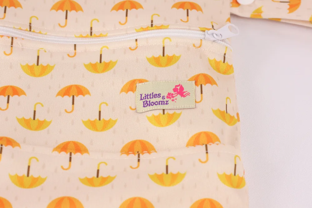 Моющаяся многоразовая сумка [Littles & Bloomz] для влажных подгузников с двумя карманами