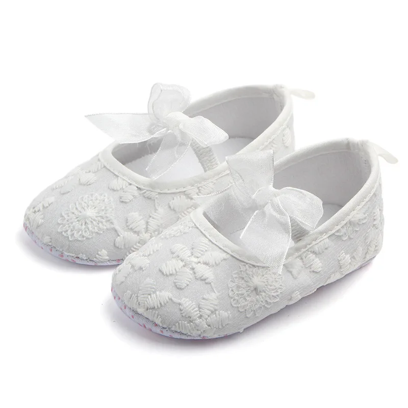 Милые бантики; обувь для маленьких девочек; кружевная мягкая подошва с цветочным рисунком; обувь для малышей; детская кроватка для новорожденных девочек; ботинок - Цвет: White 11CM