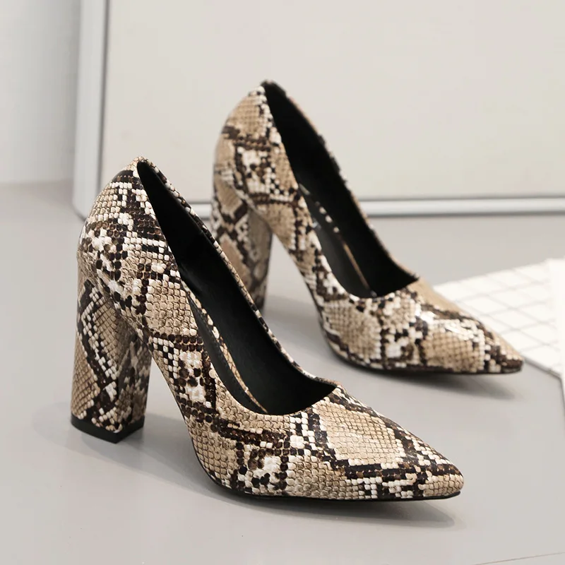 LTARTA/ г. Весенние тонкие туфли на высоком каблуке со змеиным узором пикантная женская обувь с острым носком CWF-qsA888-2