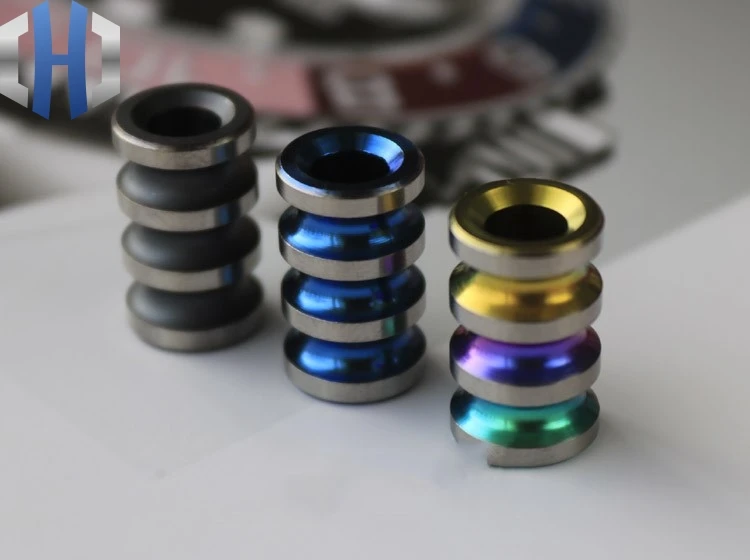 

Titanium Alloy Traffic Light Knife Pendant Knife Beads Rope Accessory Keychain EDC Hang Buckle Tail Rope Buckle Paracord Beads
