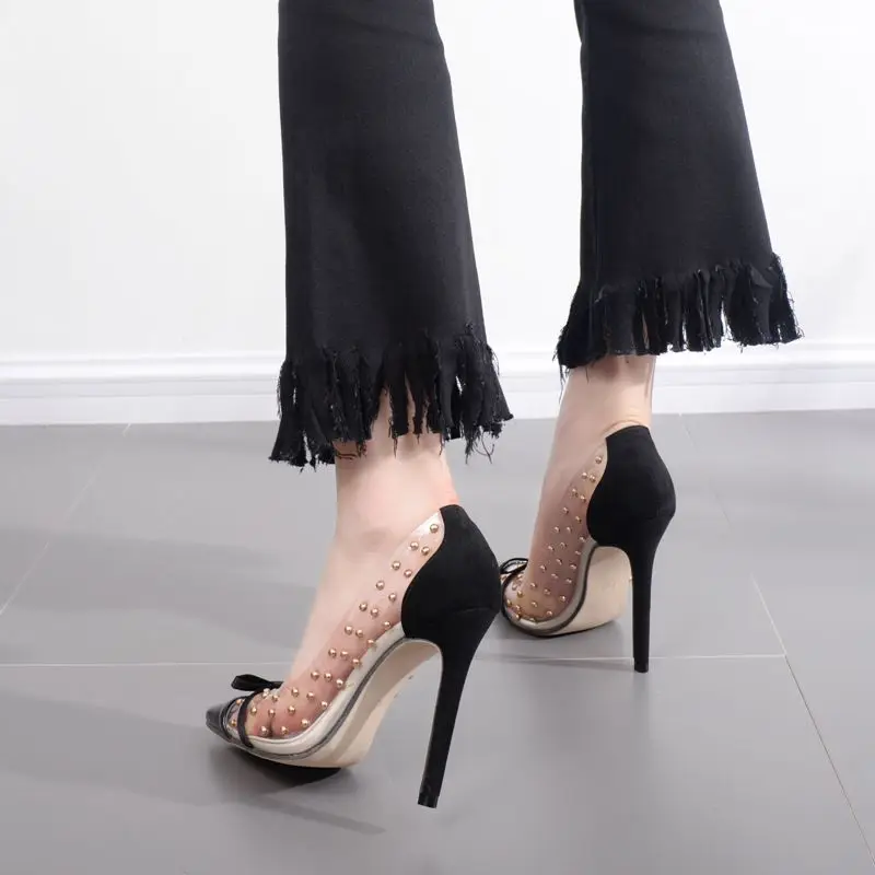 Новинка года; модные женские туфли-лодочки; классические прозрачные женские туфли с заклепками на высоком тонком каблуке; пикантные свадебные туфли с острым носком; большой размер 41