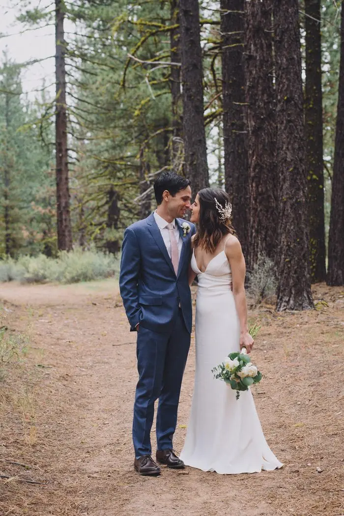 organic-chalet-view-lodge-wedding-with-a-touch-of-mid-century-style-mandee-johnson-photography-10-700x1050