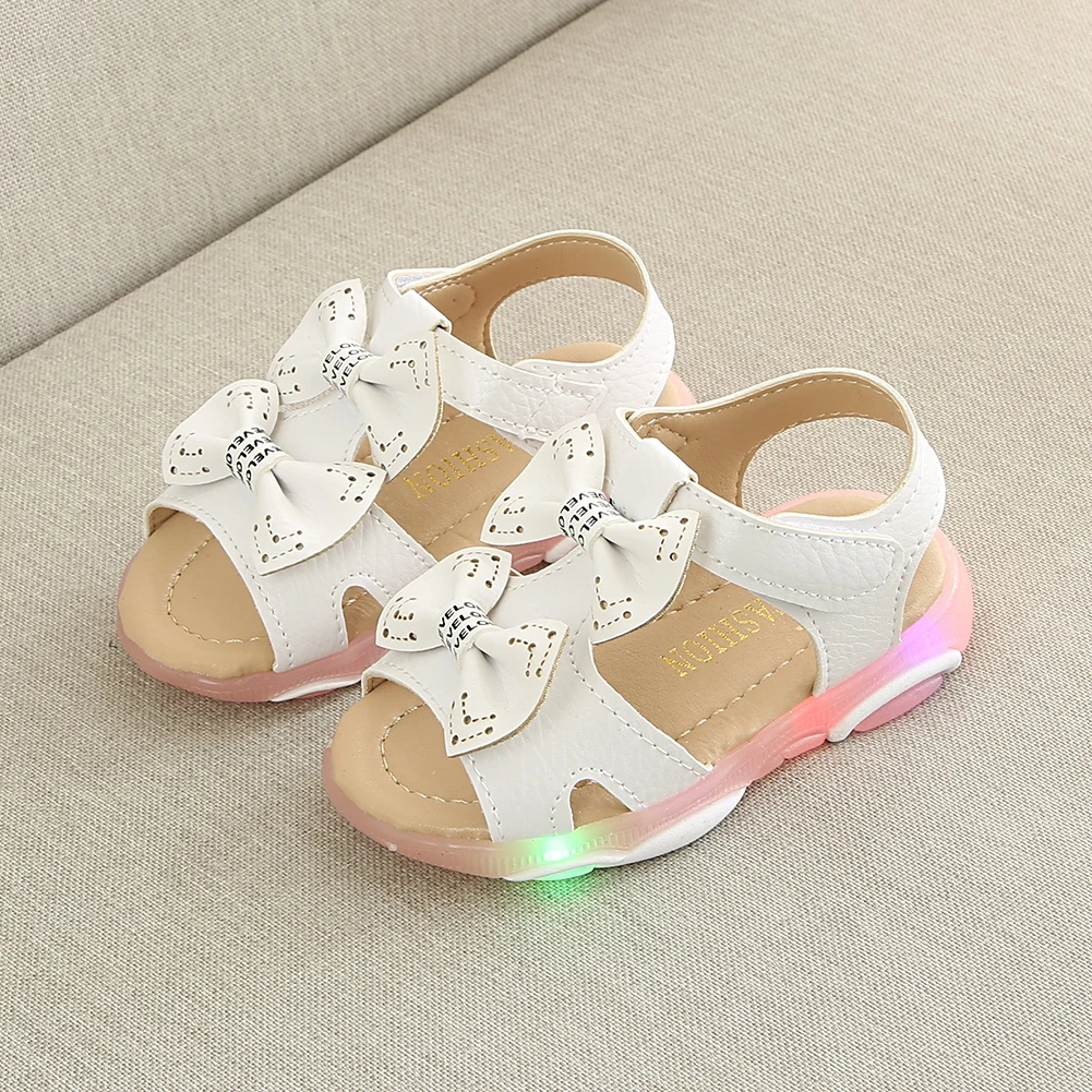 Летняя дышащая нескользящая обувь с бантом для маленьких девочек; светодиодный дизайн; светящаяся обувь; сандалии для малышей; мягкий