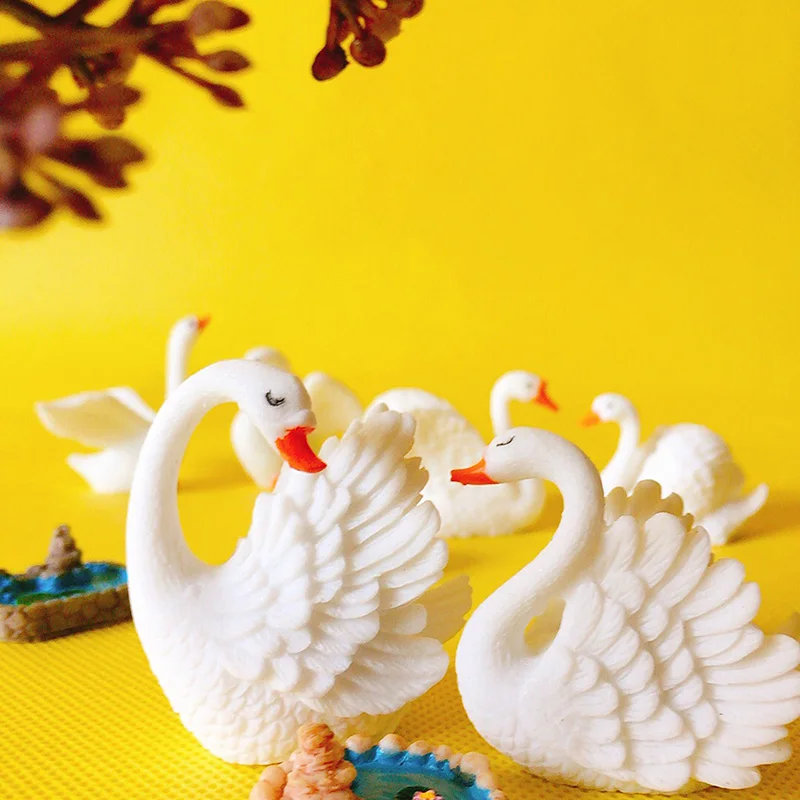

1pcs/white swan couple/miniatures/lovely elegant animals/fairy garden gnome/terrarium decoration/crafts/figurine/diy supplies
