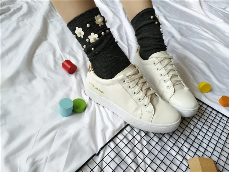 Женские носки с цветами и бусинами плотные свободные мягкие со скрученными