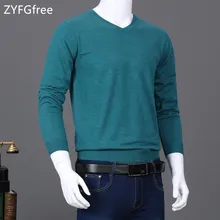 15 цветов, Мужской пуловер, свитера, осень, однотонный хлопковый свитер с v-образным вырезом, джемперы, зимний мужской трикотаж, облегающий теплый свитер