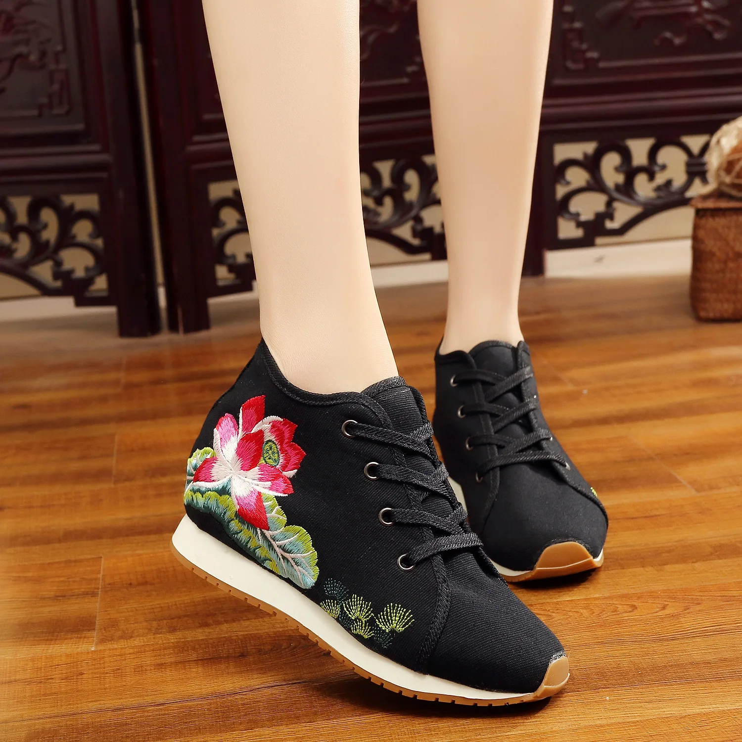 Женская обувь с цветочной вышивкой лотоса; парусиновая обувь для путешествий в китайском стиле на шнуровке; Повседневная хлопковая обувь на платформе; женская обувь; sapato feminino - Цвет: 2
